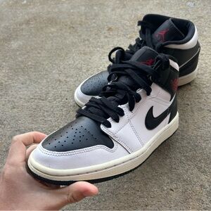 Women’s Jordan 1 Mid Reverse Black Toe Shoes